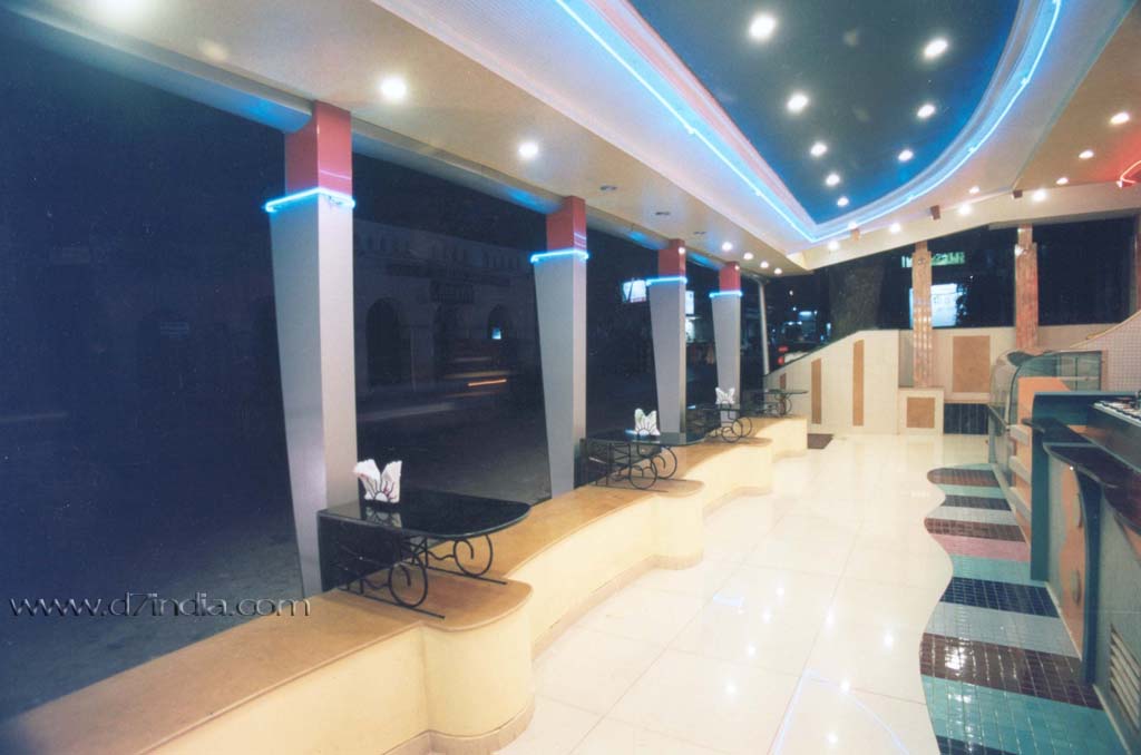 playful outlet kimbo service desk view2